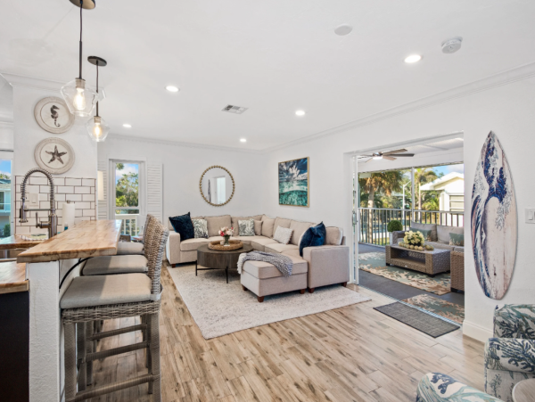 Fort Myers Beach Vacation Rental - Spacious 6 Bedroom Coastal Retreat Near Beach